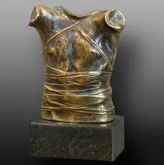 Pancerz by Igor Mitoraj, 1978, brąz polerowany, podstawa: kamień, sold Oct 2011
