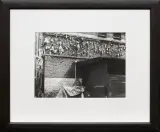 Zbigniew Łagocki, Mur z lalkami, fotografia czarno-biała