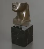 Portret mężczyzny by Igor Mitoraj, brąz, podstawa: kamień szlifowany, sold Jun 2007