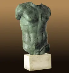 Igor Mitoraj, PERSEUSZ, 1988, brąz patynowany, podst. z białego sztucz. kamieni