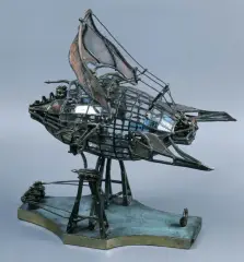 Jakub Łęcki, Żaglowiec pionowego startu, 2003, brąz, szkło witrażowe, siatka metalowa, soczewka