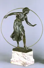 Georges Morin, Tancerka z obręczą, ok. 1900, brąz patynowany