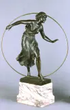 Georges Morin, Tancerka z obręczą, ok. 1900, brąz patynowany