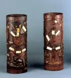 Para pojemników na pędzle by Autor nierozpoznany, poł. XIX w., drewno bambusowe, mosiądz, macica perłowa, kość, sold Jun 2003