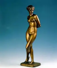 Dziewczyna by Ernst Seger, brąz patynowany, sold May 1999