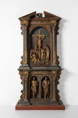 Scultore Lombardo Del Xvii-Xviii Secolo, Altare a doppio corpo in legno dipinto e parzialmente dorato con gruppo scultoreo raffigurante la Crocifissione nella parte superiore e i santi Pietro e Paolo in quella inferiore, sculpture