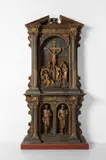 Altare a doppio corpo in legno dipinto e parzialmente dorato con gruppo scultoreo raffigurante la Crocifissione nella parte superiore e i santi Pietro e Paolo in quella inferiore by Scultore Lombardo Del Xvii-Xviii Secolo, sculpture, sold Feb 2025