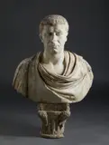 Busto di togato in marmo, da modello archeologico by Scultore Italiano Del Xviii Secolo, sculpture, sold Dec 2023