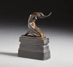Hamspohn, Figura femminile inginocchiata, sculpture