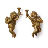 Coppia di putti alati in legno scolpito e dorato raffigurati nell'atto di reggere delle cornucopie by Scultore Centroitaliano Del Xvii-Xviii Secolo, sculpture, sold Feb 2023