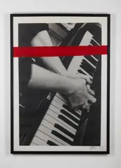 Giuseppe Chiari, Gesti sul piano, photograph