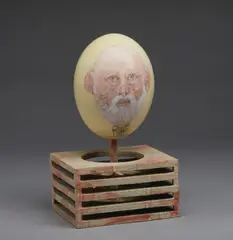 Antonio Possenti, Ritratto sull'uovo, sculpture