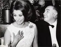 Steve Schapiro, Hollywood: Sofia Loren e Carlo Ponti durante una festa in onore di Sofia, photograph