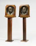 Scultore Del Xix Secolo, Coppia di tondi raffiguranti: Ritratto d'uomo e Ritratto di donna in bronzo con cornici di legno poggianti su colonne, sculpture