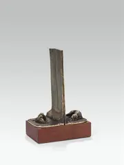 Osama Zatar, Good fences make good neighbours, 2019, bronze, on a wooden base