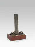 Osama Zatar, Good fences make good neighbours, 2019, bronze, on a wooden base