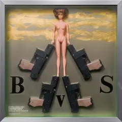 Curt Stenvert, KämPfen müssen - or: Frauen sind aktiver im KamPf gegen Waffen (Bertha von Suttner in Verehrung), 1967, mixed media, four toy guns, plastic doll