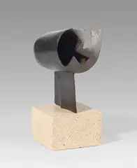 Julio González, Les Amoureux I, Ca. 1932/33, Bronze with brown patina, on light stone base