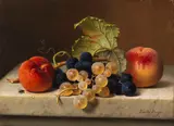 Emilie Preyer, Früchtestillleben mit zwei Pfirsichen sowie blauen und grünen Trauben am Zweig und einem Weinblatt auf einer Marmortischplatte