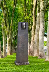 Ute Lechner, Noch nicht sichtbar, 1987, Bronze