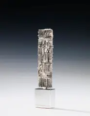 Arnaldo Pomodoro, Piccola scultura a stele, 1983, Multiple