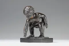 August Kraus, Spielender Knabe, 1906, Bronze