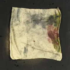 Daniel Spoerri, Nach einem geschenkten Lappen soll man nicht schnappen - errare humanum est, 1977, Oil