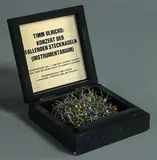 Timm Ulrichs, Konzert der fallenden Stecknadeln (Instrumentarium)