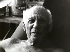 Edward Quinn, Pablo Picasso with a Ripolin color can behind him, 1961, Silver gelatine print