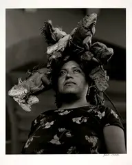 Graciela Iturbide, Nuestra señora de las iguanas, Juchitán, 1979, later print