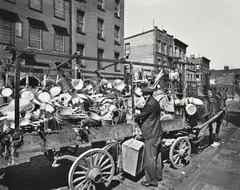 Berenice Abbott, Travelling Tin Shop, New York 1936/, 1979, silver gelatin print on original mount