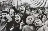 Alfred Eisenstaedt, Children at a Puppet Show