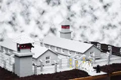 Zbigniew Libera, ALBUM DES KZL LEGO, 2005, 22 fotografie barwne, papier fotograficzny