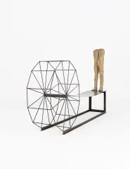 Magdalena Abakanowicz, FURGON II, 1993, żelazo patynowane, juta, żywica