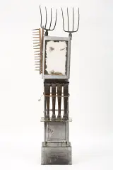 Władysław Hasior, W STARYM PIECU DIABEŁ PALI, 1970, tech. własna, assamblage