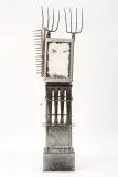 Władysław Hasior, W STARYM PIECU DIABEŁ PALI, 1970, tech. własna, assamblage