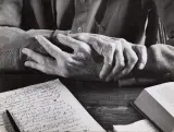 Jean Dieuzaide, RĘCE RZEŹBIARZA, 1970, odbitka vintage żelatynowo srebrowa, papier barytowy