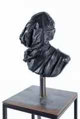 Tomasz Górnicki, Oppressed I, 2017, brąz, postument stalowy