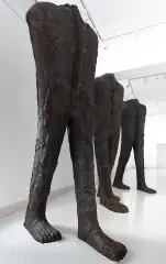 Magdalena Abakanowicz, Trzy figury kroczące (Vancouver ancestors), 2006, żeliwo