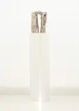 Stanisław Brach, Oni, 2017, porcelana, patyna platynowa, podstawa dwuczłonowa podświetlana z regulowanym natężeniem światła