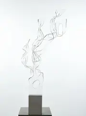 Aleksandra Wejchert, Płomień, lata 90. XX w., perspex, podstawa ze stali nierdzewnej