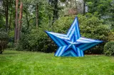 Maurycy Gomulicki, Sinking star, 2018, stal, wielowarstwowy lakier samochodowy