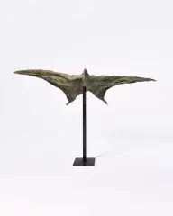 Magdalena Abakanowicz, Ptak II, 2008, juta, żywica, sztyca stalowa