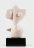 Maria Papa Rostkowska, Czystość, ok. 1982 (Pureté), różowy marmur portugalski, podstawa z czarnego marmuru belgijskiego
