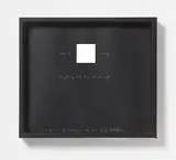 Robert Filliou, "Don't worry everything will turn out all right", Mischtechnik (Spiegel auf schwarzem Karton, weißer Kreidestift)