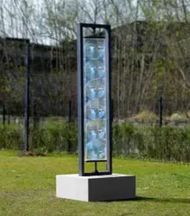 Adolf Luther, Lichtstehle, Mischtechnik (Metall, Plexiglas, 12 konkav geformte Glaslinsen)