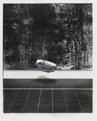 Marc Lüders, "223-5-5 (Objekt)", Mischtechnik (Ölfarbe auf Gelatinesilberabzug)
