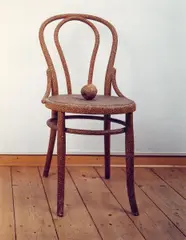 Stuhl mit Apfel by Jiří Kolář, Mischtechnik, textbedruckte Papierrisse auf Stuhl und Apfel, sold Jun 2015