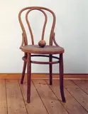 Stuhl mit Apfel by Jiří Kolář, Mischtechnik, textbedruckte Papierrisse auf Stuhl und Apfel, sold Jun 2015