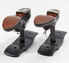 Sam Samore, Device (Shoes), Schuhe, Aufhängung und Fotografie
